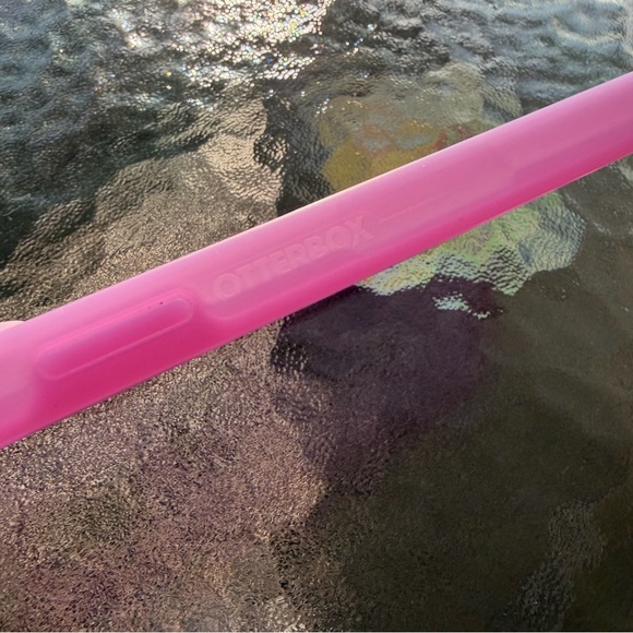 Pink OtterBox Symmetry Case for iPhone 15 Pro Max - Picture 4 of 6